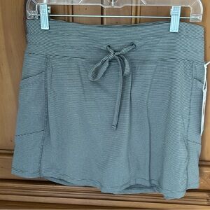 Balance Collection Women's Grey Striped Sport Athletic Exercise Skort SIZE L NWT